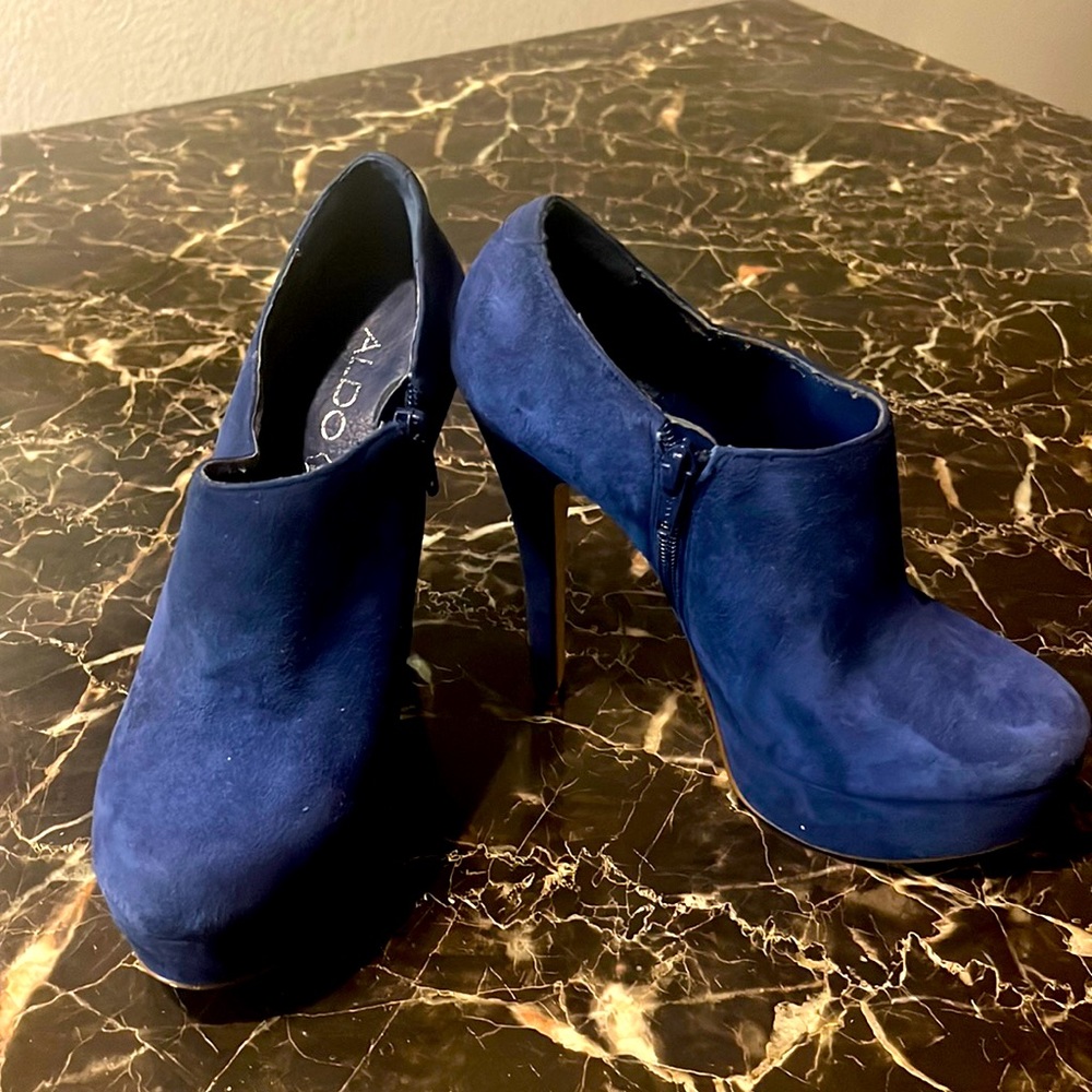 Aldo 5 inch size 7 Royal blue women booties